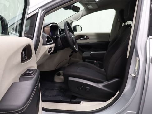 Certified 2023 Chrysler Voyager LX FWD image 11