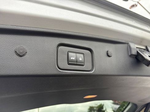 Used 2025 Nissan Pathfinder SV AWD/4WD image 23