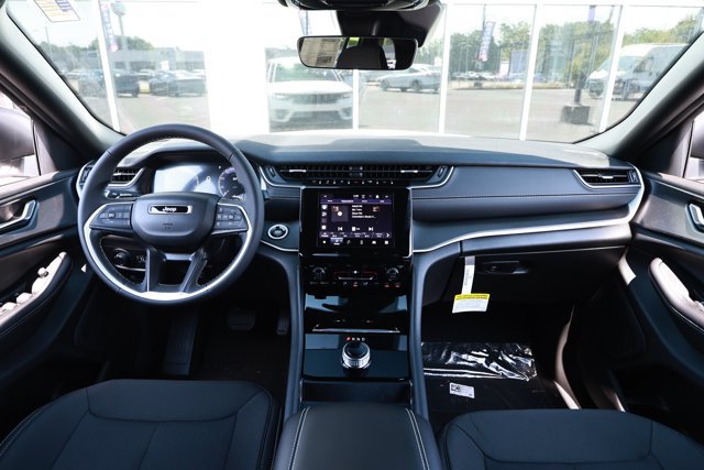 New 2026 Jeep Grand Cherokee Laredo RWD image 31
