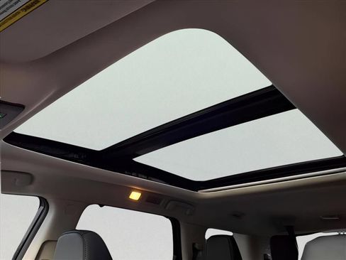 Used 2024 Nissan Pathfinder Platinum w/ Cargo Package image 13