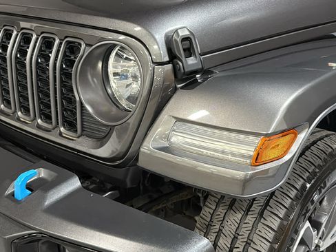 Used 2024 Jeep Wrangler Unlimited w/ Convenience Group AWD/4WD image 7