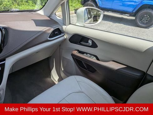 Certified 2021 Chrysler Pacifica Touring-L w/ Premium & Safety Sphere Group FWD image 16