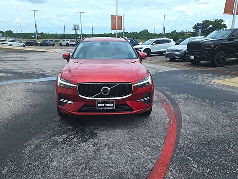 Used 2022 Volvo XC60 B5 Momentum AWD/4WD image 2