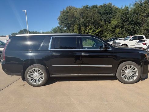 Used 2017 Cadillac Escalade ESV Platinum AWD/4WD image 6