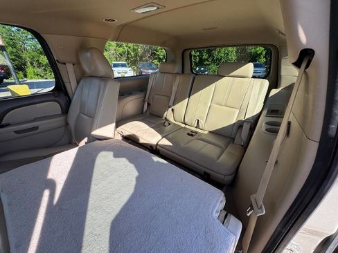 Used 2013 Chevrolet Suburban LS RWD image 14