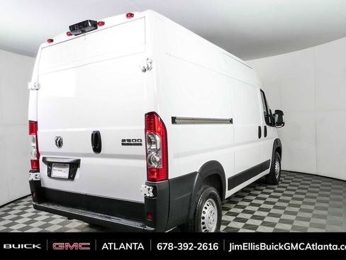 Used 2024 RAM ProMaster 2500 w/ Convenience Group FWD image 3