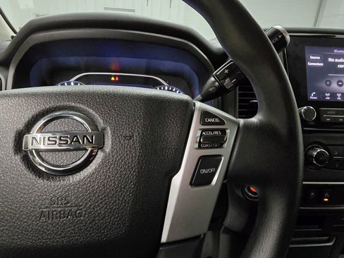 Used 2022 Nissan Titan S image 21