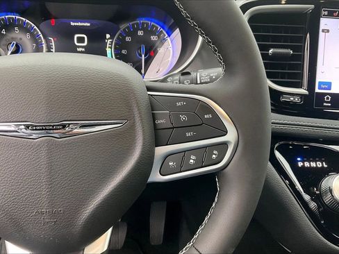 New 2026 Chrysler Pacifica Select FWD image 29