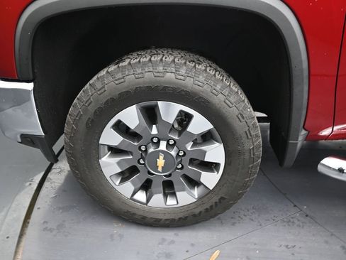 Used 2023 Chevrolet Silverado 2500 LT AWD/4WD image 9