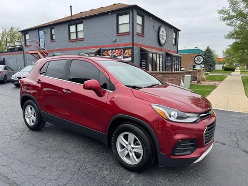 Used 2019 Chevrolet Trax LT w/ LT Convenience Package image 4