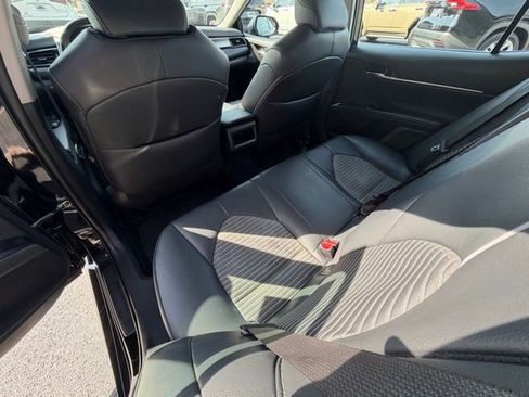 Used 2019 Toyota Camry SE w/ Carpet Mat Package image 8