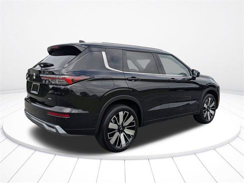 New 2025 Mitsubishi Outlander SEL image 3