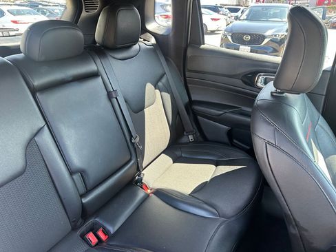 Used 2025 Jeep Compass Trailhawk image 36