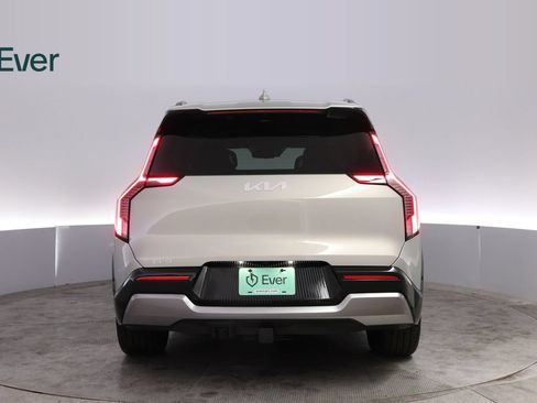 Used 2024 Kia EV9 Land AWD/4WD image 15