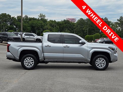 Used 2025 Toyota Tacoma SR5 AWD/4WD image 6