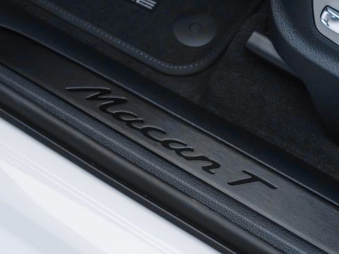 Certified 2023 Porsche Macan Turbo AWD/4WD image 11