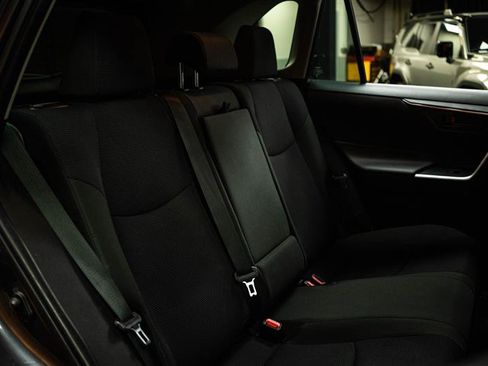 Used 2019 Toyota RAV4 LE w/ Carpet Mat Package AWD/4WD image 11