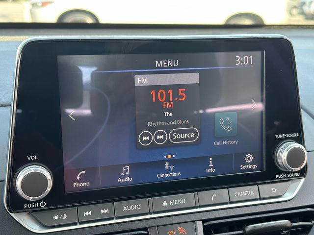 Used 2025 Nissan Altima 2.5 SV FWD image 15