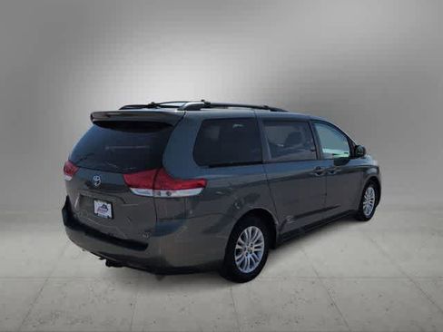 Used 2014 Toyota Sienna XLE FWD image 8