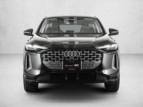 Certified 2025 Audi Q5 Premium w/ Convenience Package AWD/4WD image 2