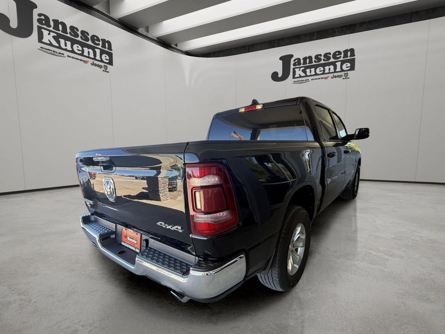 Used 2024 RAM 1500 Laramie AWD/4WD image 4