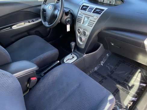 Used 2008 Toyota Yaris Base image 9