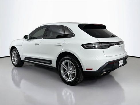 Certified 2026 Porsche Macan AWD/4WD image 3