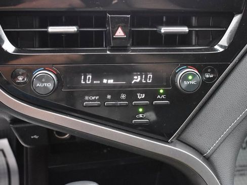 Used 2022 Toyota Camry XSE image 24