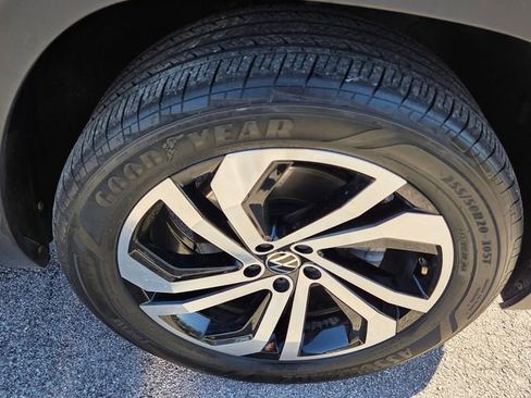 Used 2021 Volkswagen Atlas SEL Premium image 9