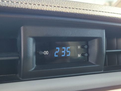 Used 2018 Toyota Corolla LE image 22