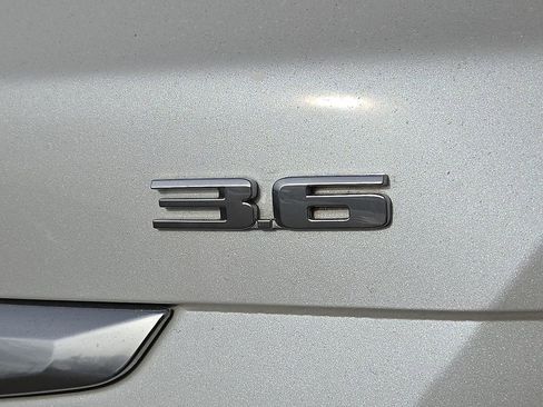 Used 2018 Cadillac XT5 Luxury w/ Driver Awareness Package image 30