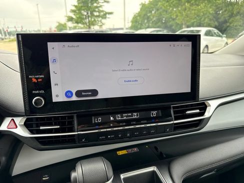 Used 2025 Toyota Sienna XLE FWD image 21