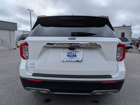 Certified 2022 Ford Explorer XLT w/ Equipment Group 202A image 7