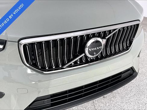 Certified 2025 Volvo XC40 B5 Plus AWD/4WD image 38