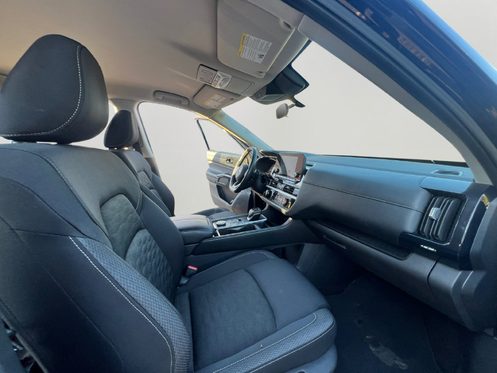 Used 2025 Nissan Pathfinder SV AWD/4WD image 11