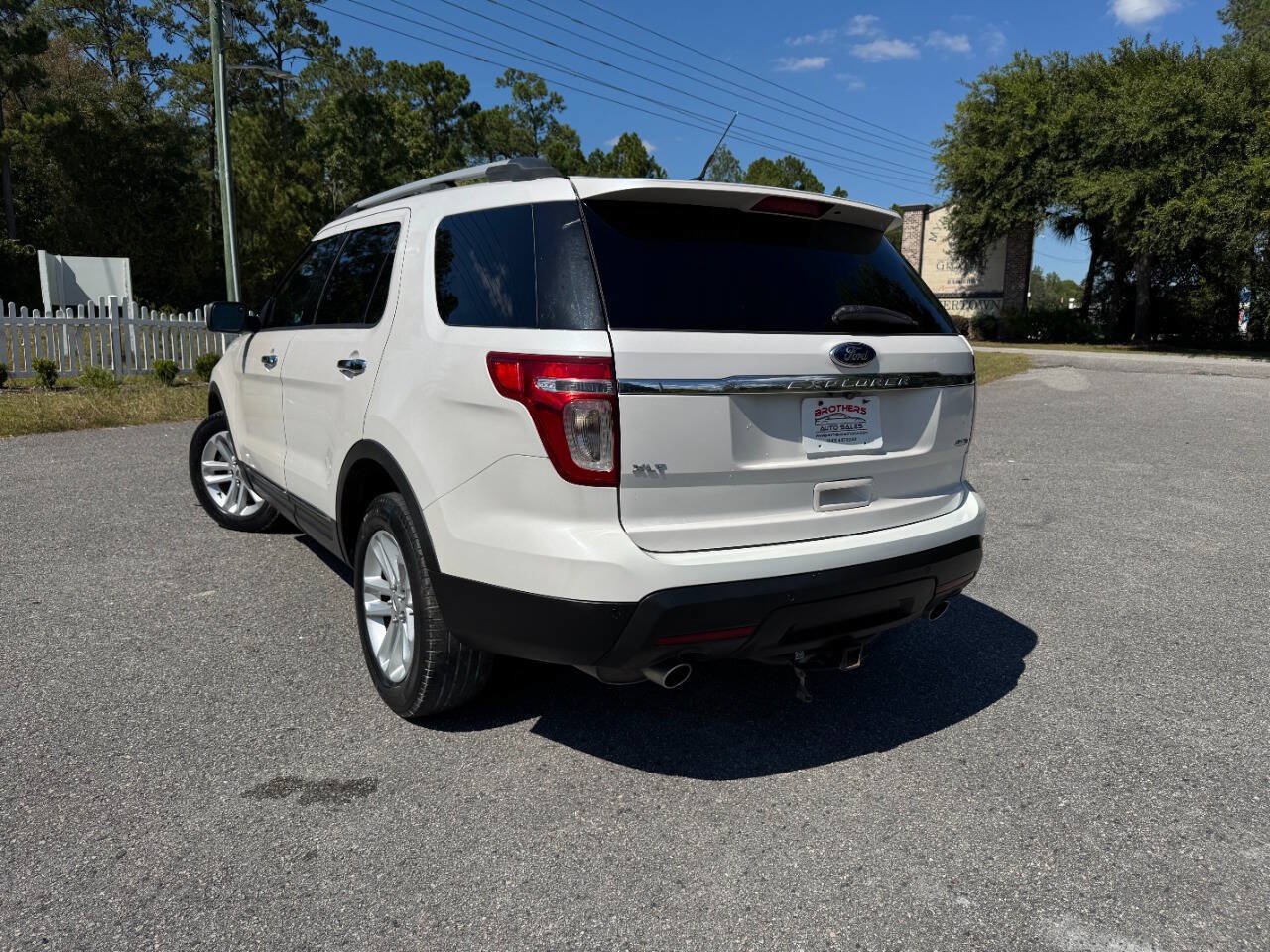 Used 2014 Ford Explorer XLT w/ Equipment Group 202A AWD/4WD image 32