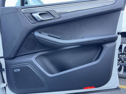 Used 2015 Porsche Macan Turbo image 39