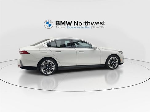 New 2026 BMW i5 eDrive40 AWD/4WD image 4