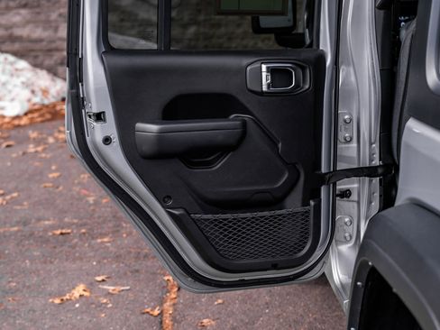 Used 2024 Jeep Wrangler Sport S image 19