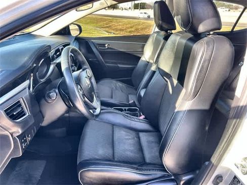 Used 2014 Toyota Corolla S image 11
