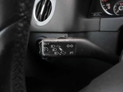 Used 2017 Volkswagen Tiguan S image 10