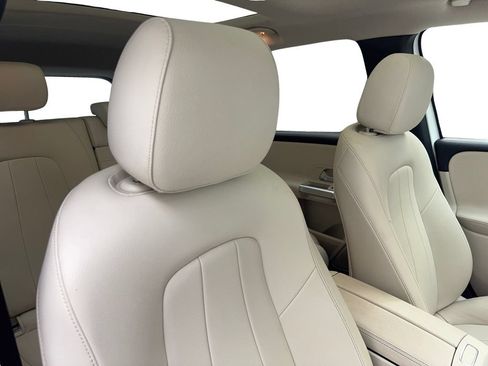 Used 2022 Mercedes-Benz GLB 250 image 48