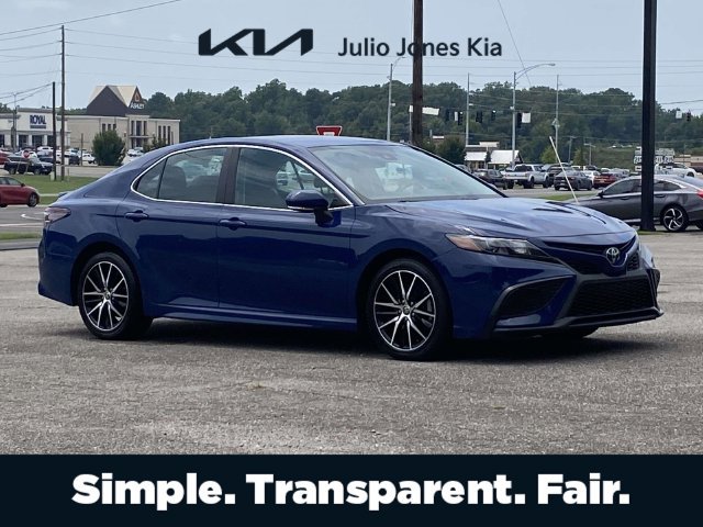 Used 2024 Toyota Camry SE AWD/4WD image 1