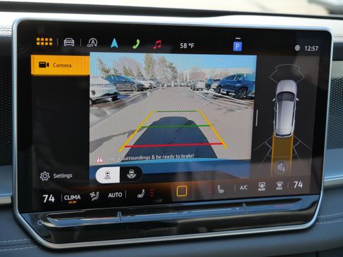 Certified 2025 Volkswagen Tiguan SE image 35