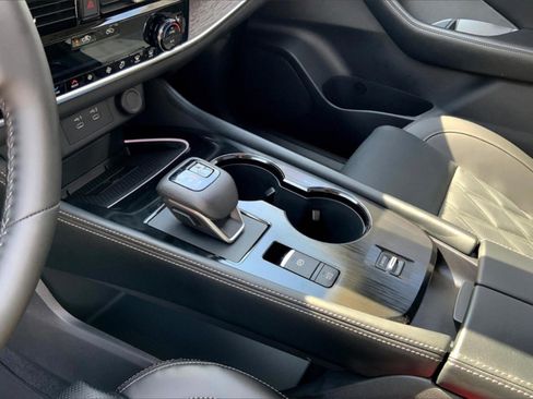 New 2025 Nissan Rogue Platinum w/ Tech Package image 9