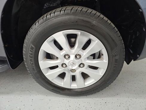 Used 2017 Toyota Sequoia Platinum AWD/4WD image 8