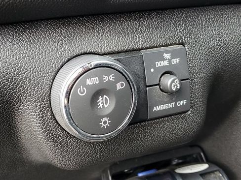 Used 2017 Chevrolet Traverse LT w/ Style and Technology Package FWD image 8