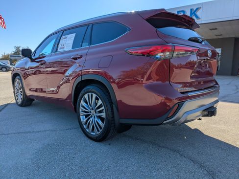Used 2022 Toyota Highlander Platinum image 6