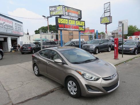 Used 2016 Hyundai Elantra SE FWD image 3