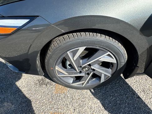 New 2025 Hyundai Elantra Sport image 21